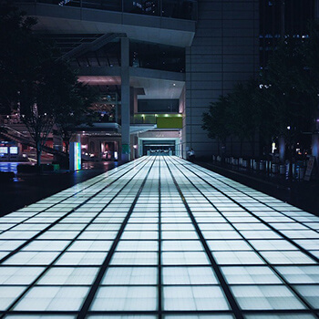 Mobilne klimatyzatory vs split — co sprawdzi się w pruszkowskich mieszkaniach?